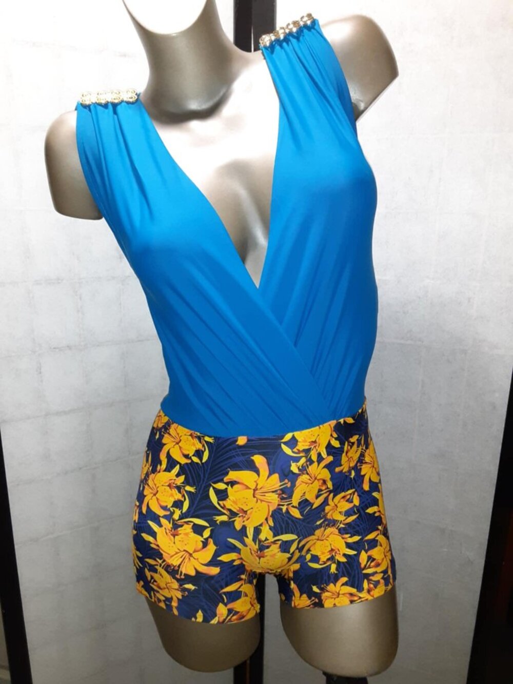 Calvin Klein Swimsuit V Neck Floral Lilies Bodysuit Romper Womens Medium NWOT